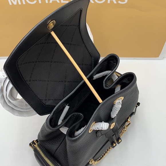 MICHAEL KORS
Jet Set Medium CHAIN Pebbled Leather
Backpack BLACK COLOR - Picture 13 of 15